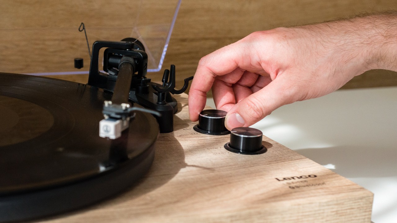 Fem råd før du kjøper din første platespiller 3 If you are a beginner at turntables, make sure not to purchase the most complex record player